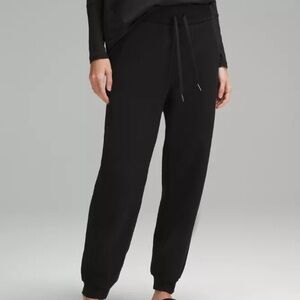 NWT Lululemon scuba high rise jogger